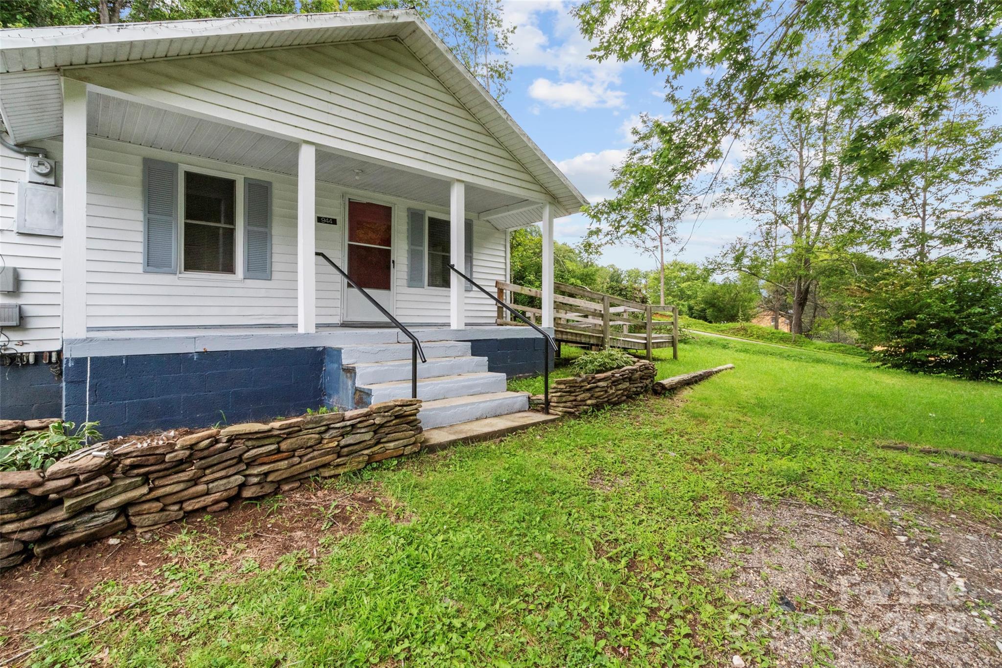 944 Georges Fork Road