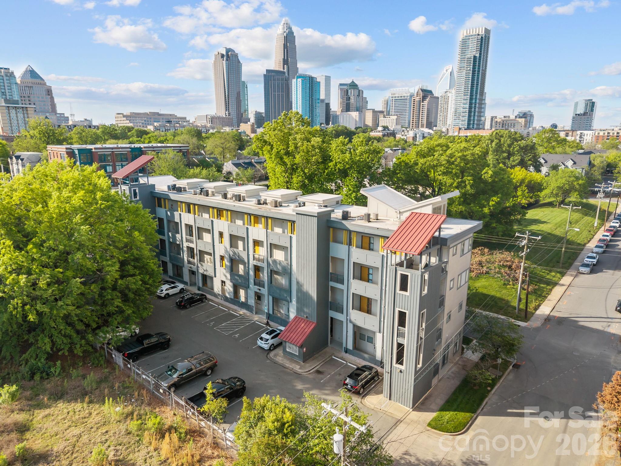 514 W 10th Street