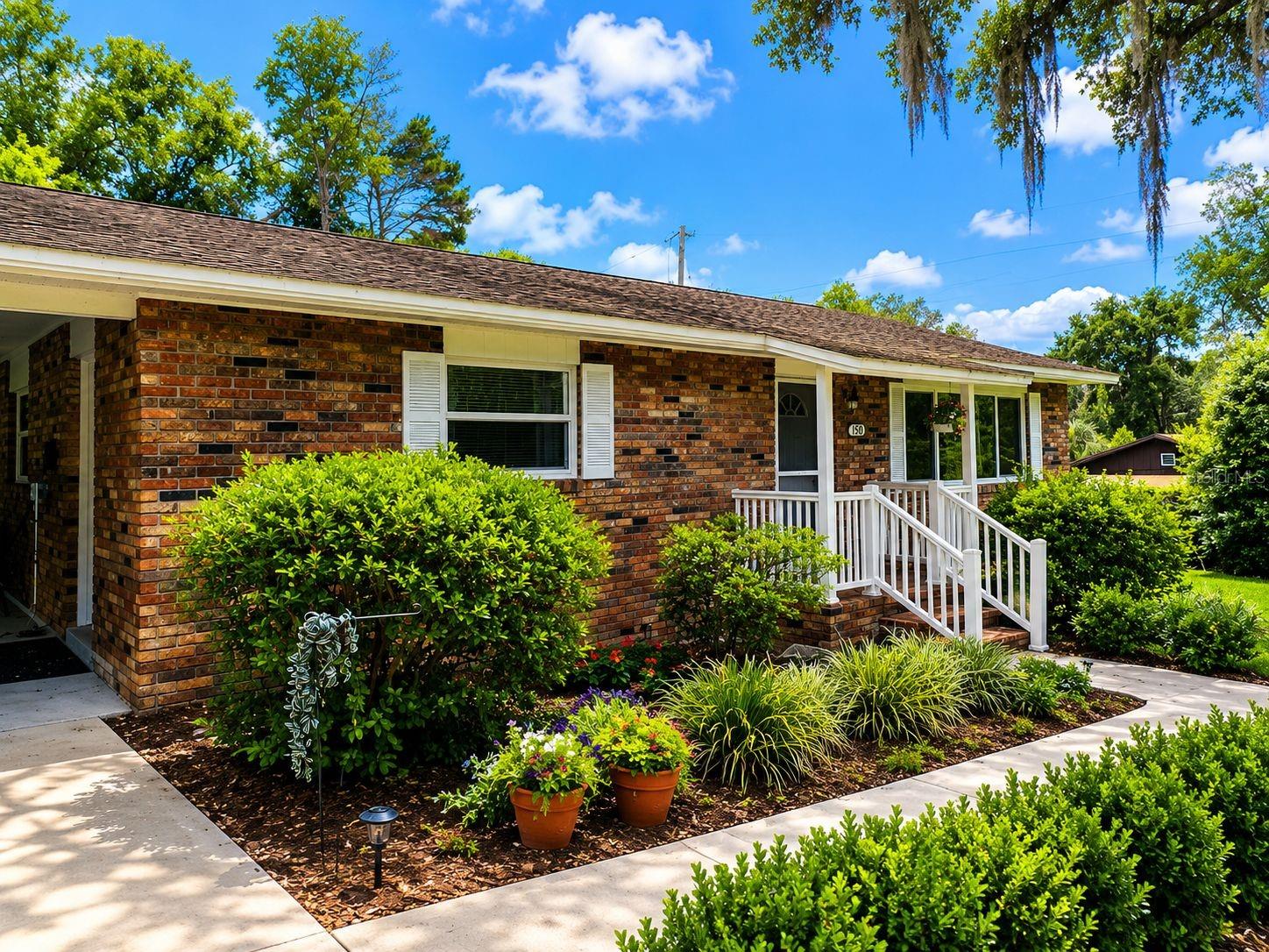 150 SW FAIRWAY DR