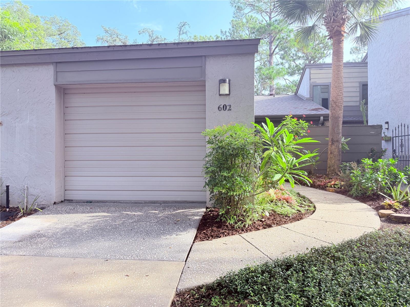 602 WOODRIDGE DR