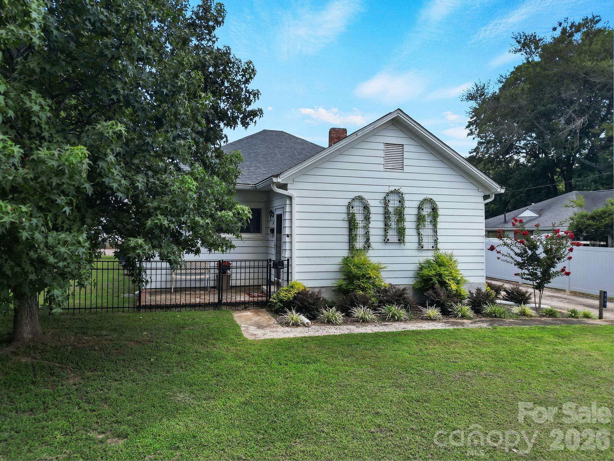 207 Faulkner Street
