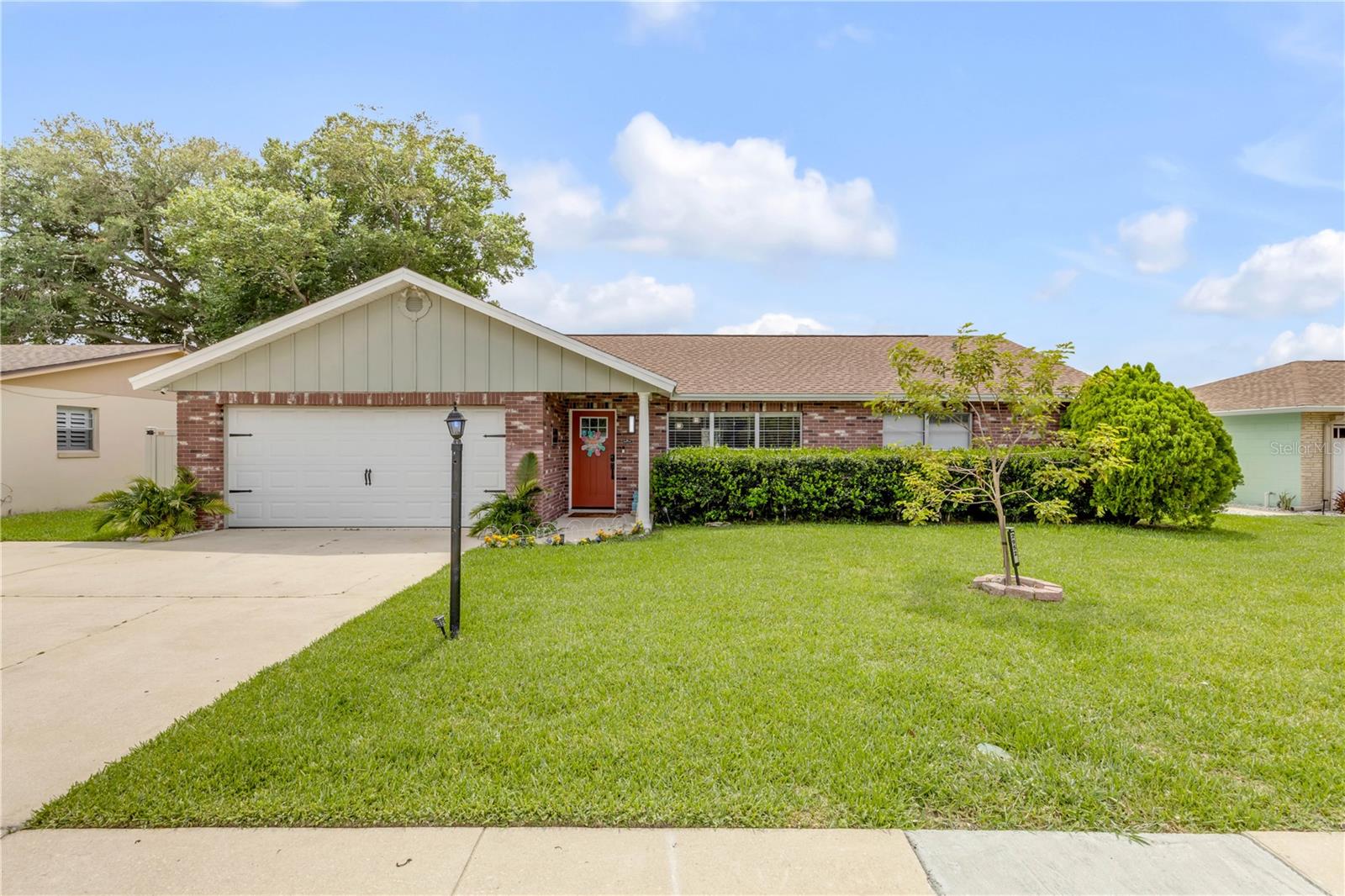 2952 CARRIAGE DR