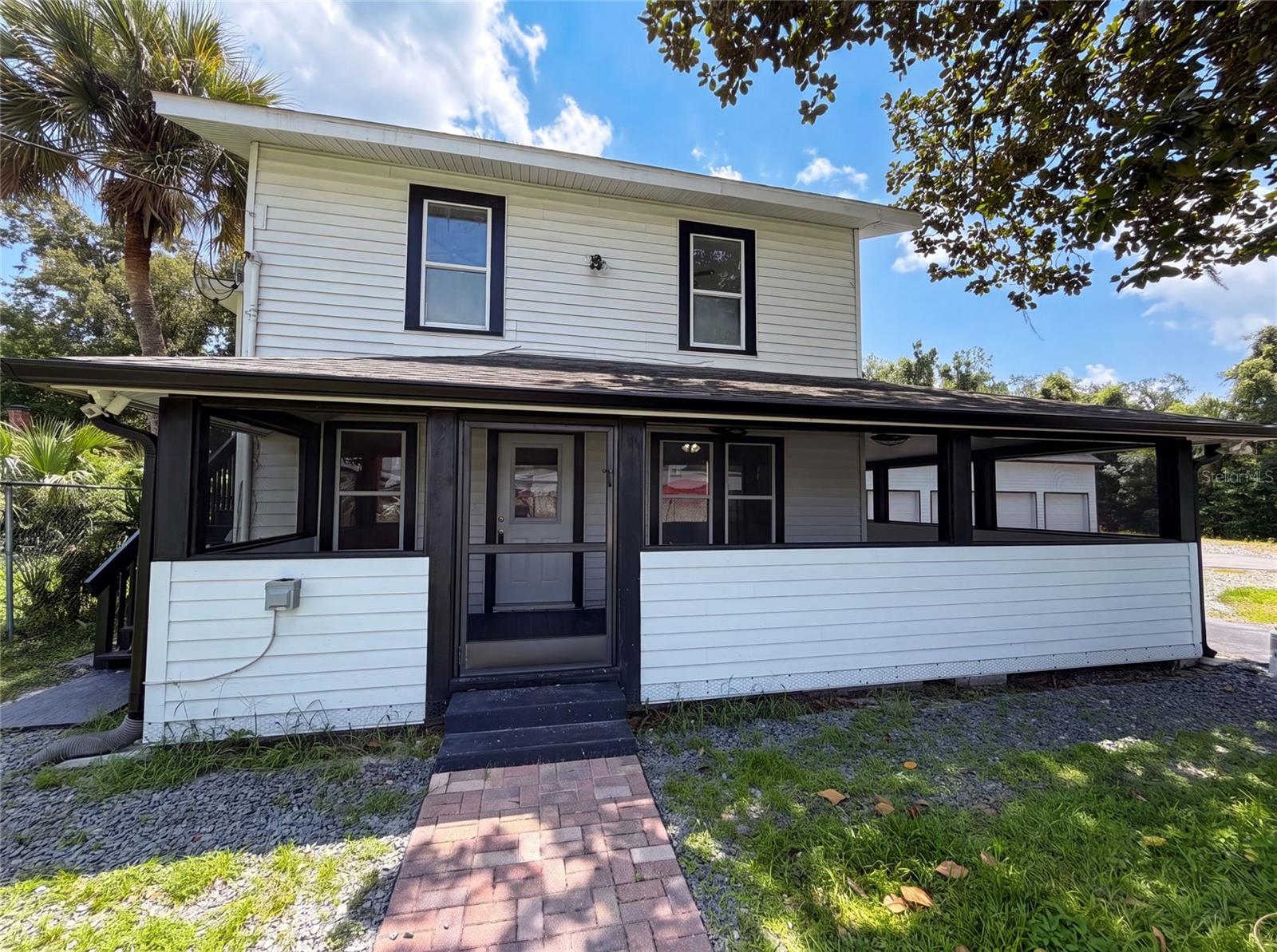 111 S OLEANDER AVE