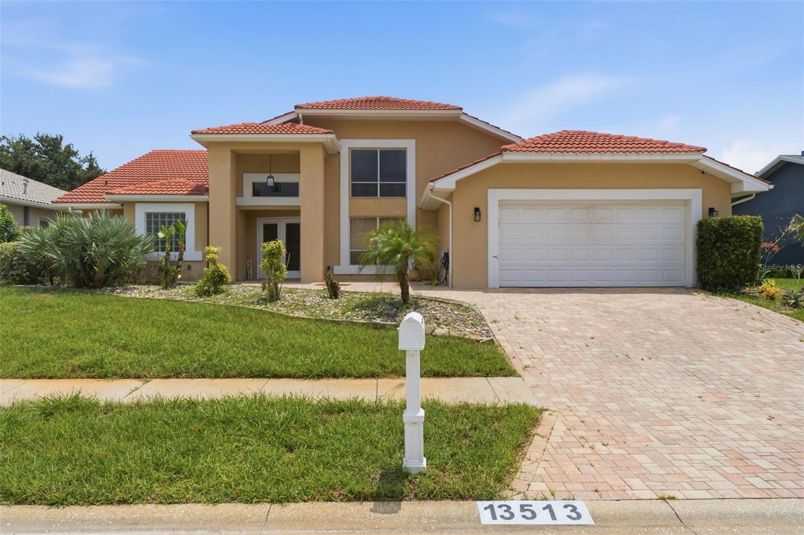 13513 WOODSIDE DR