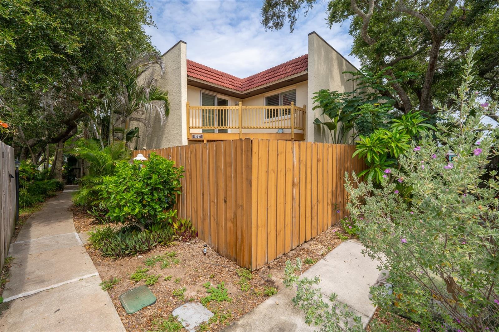 8767 LIVE OAK CT
