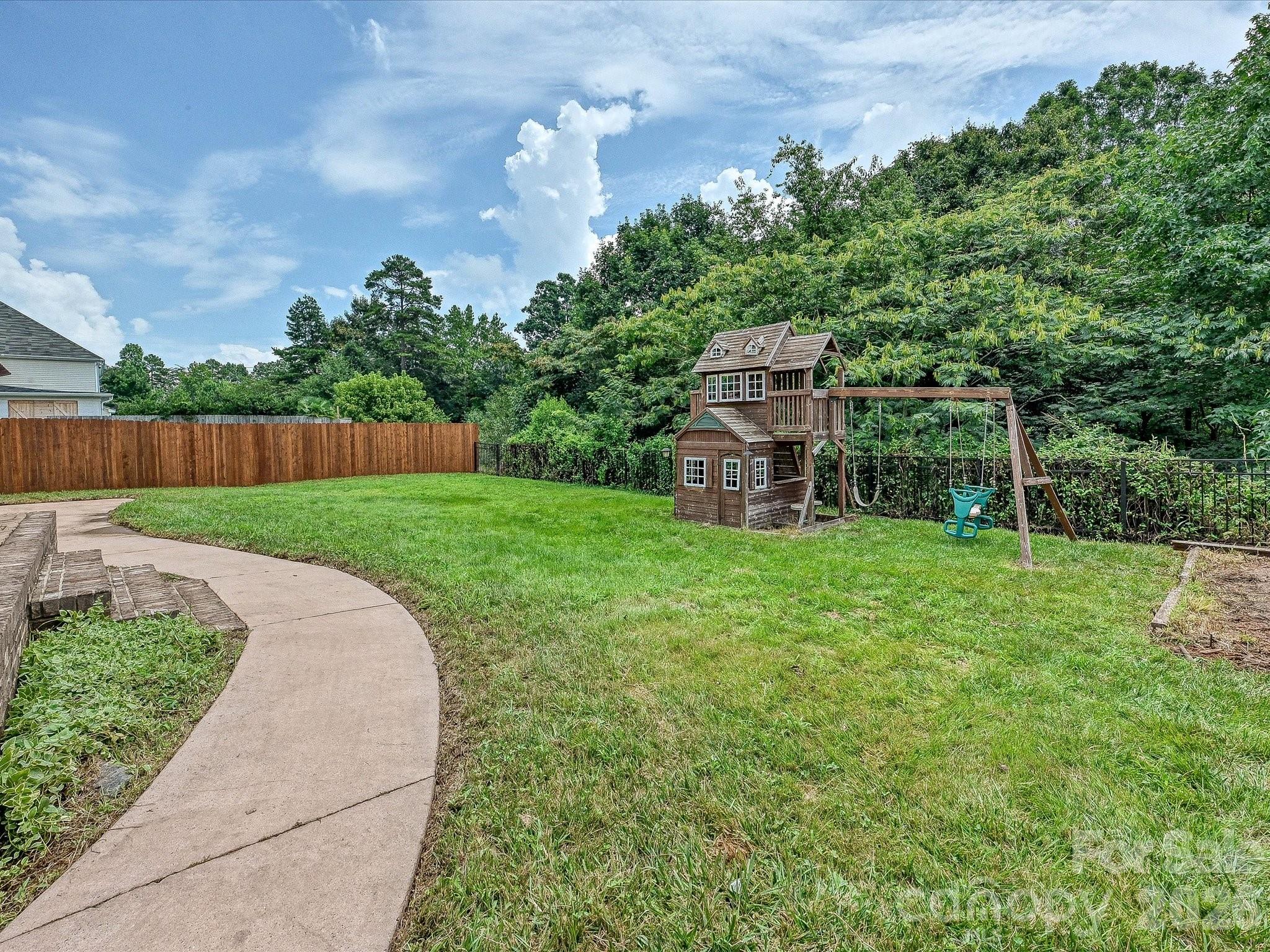 7648 Natalie Commons Drive