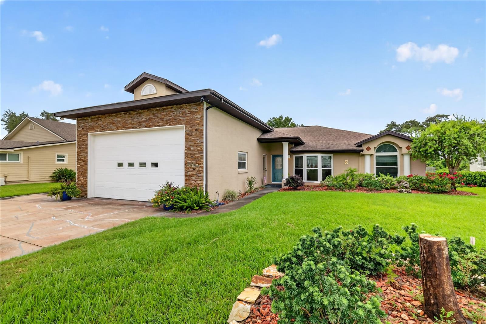 5516 E HARBOR DR