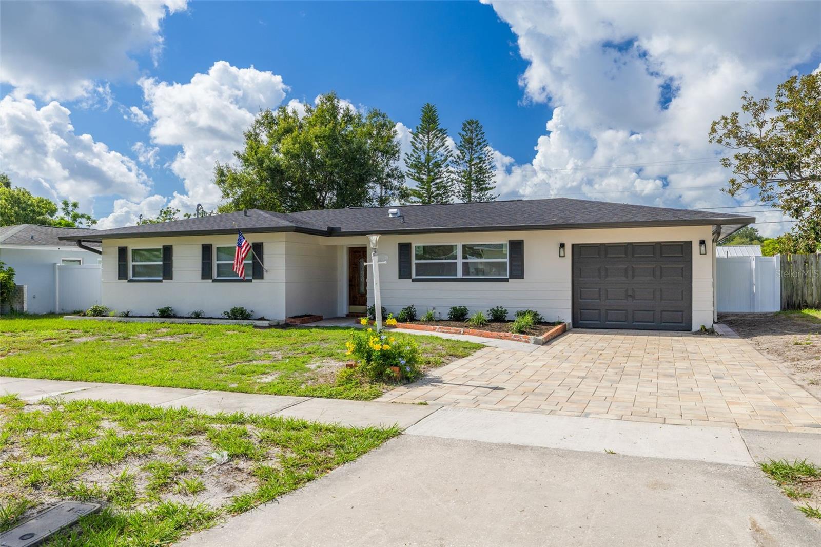 1673 CAMBRIDGE DR