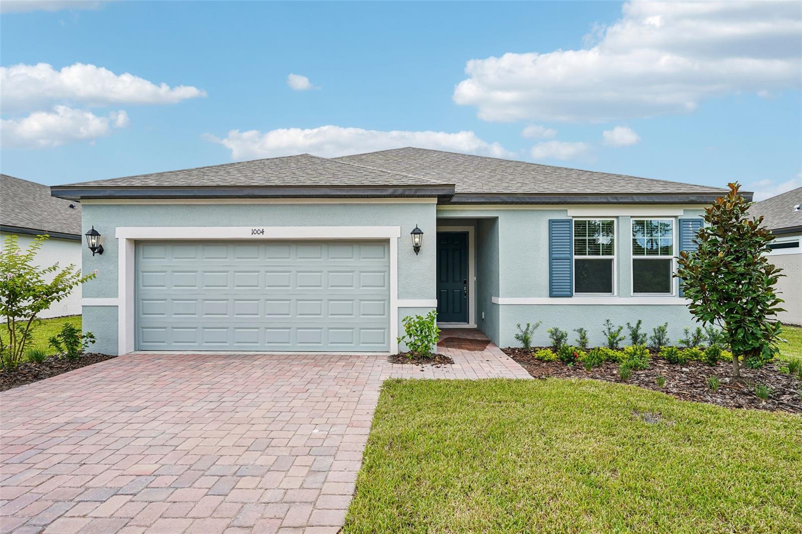 1004 BRITISH CIR