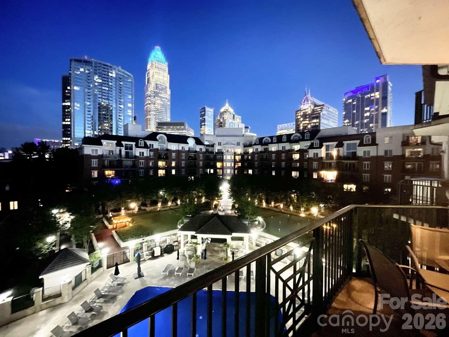 300 W 5th Street