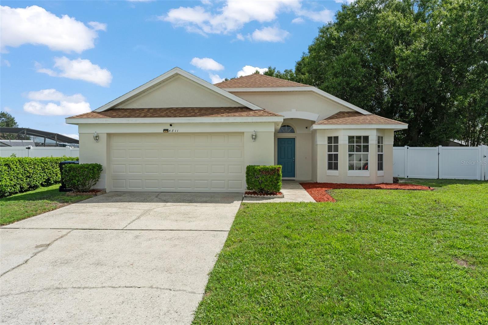 4811 FORT APACHE CT