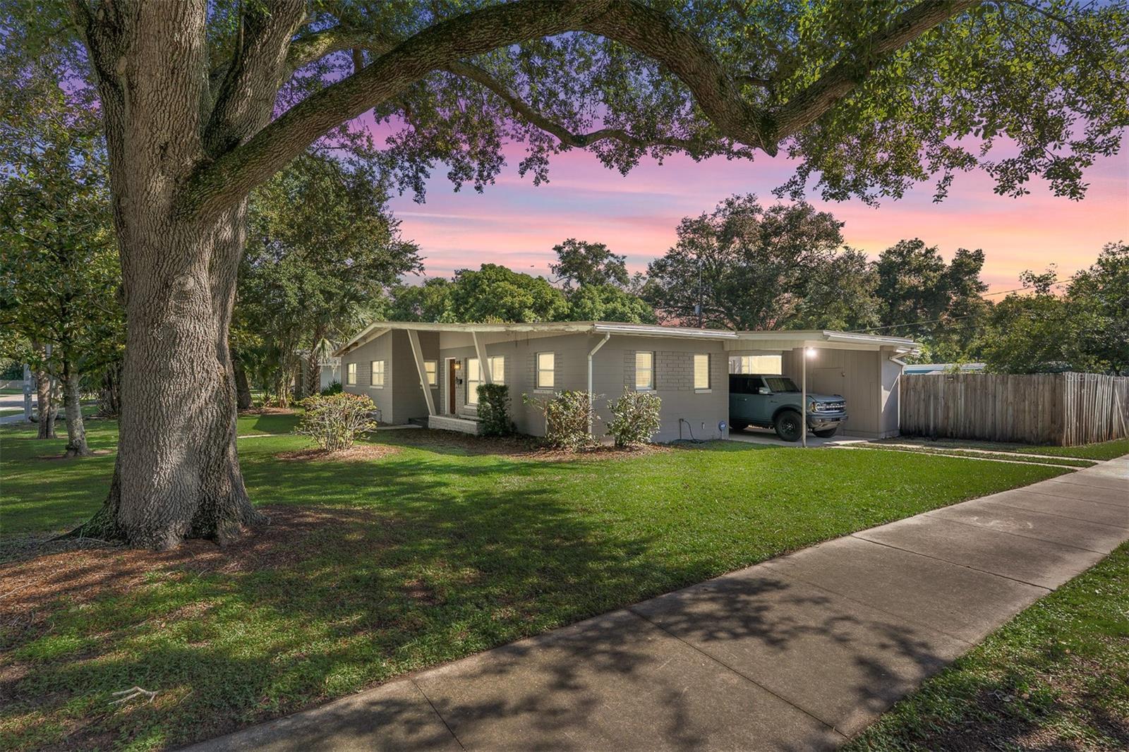 1209 S CRYSTAL LAKE DR