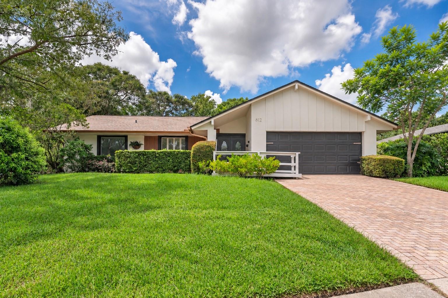 812 WOODSIDE RD