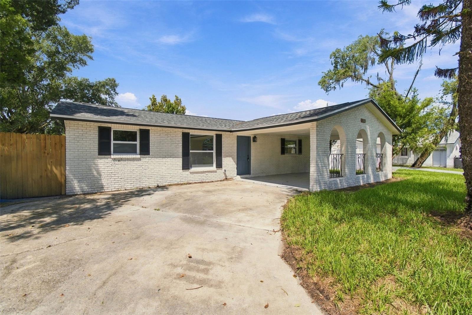 802 WALNUT DR