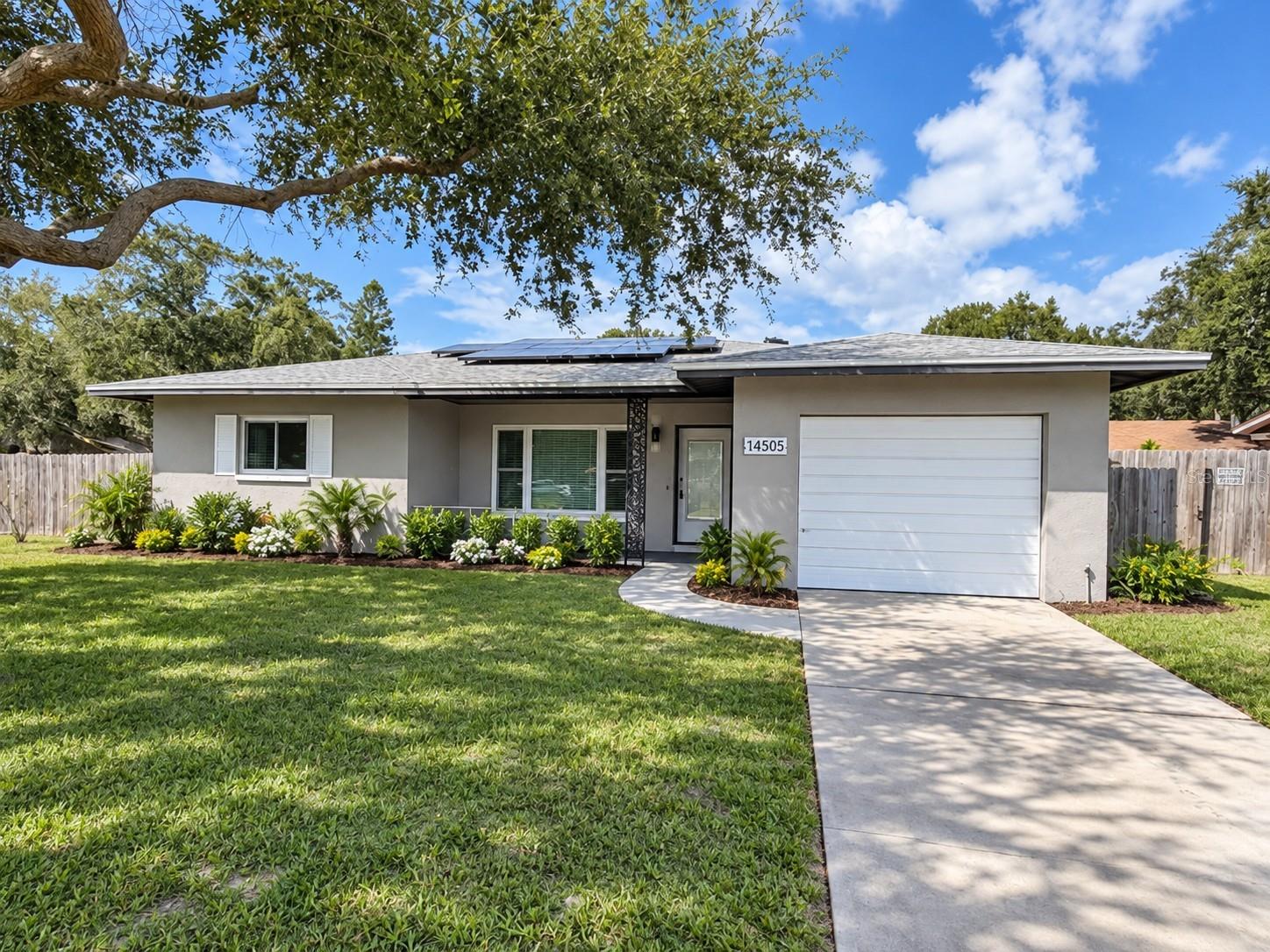 1450 CAROLYN LN