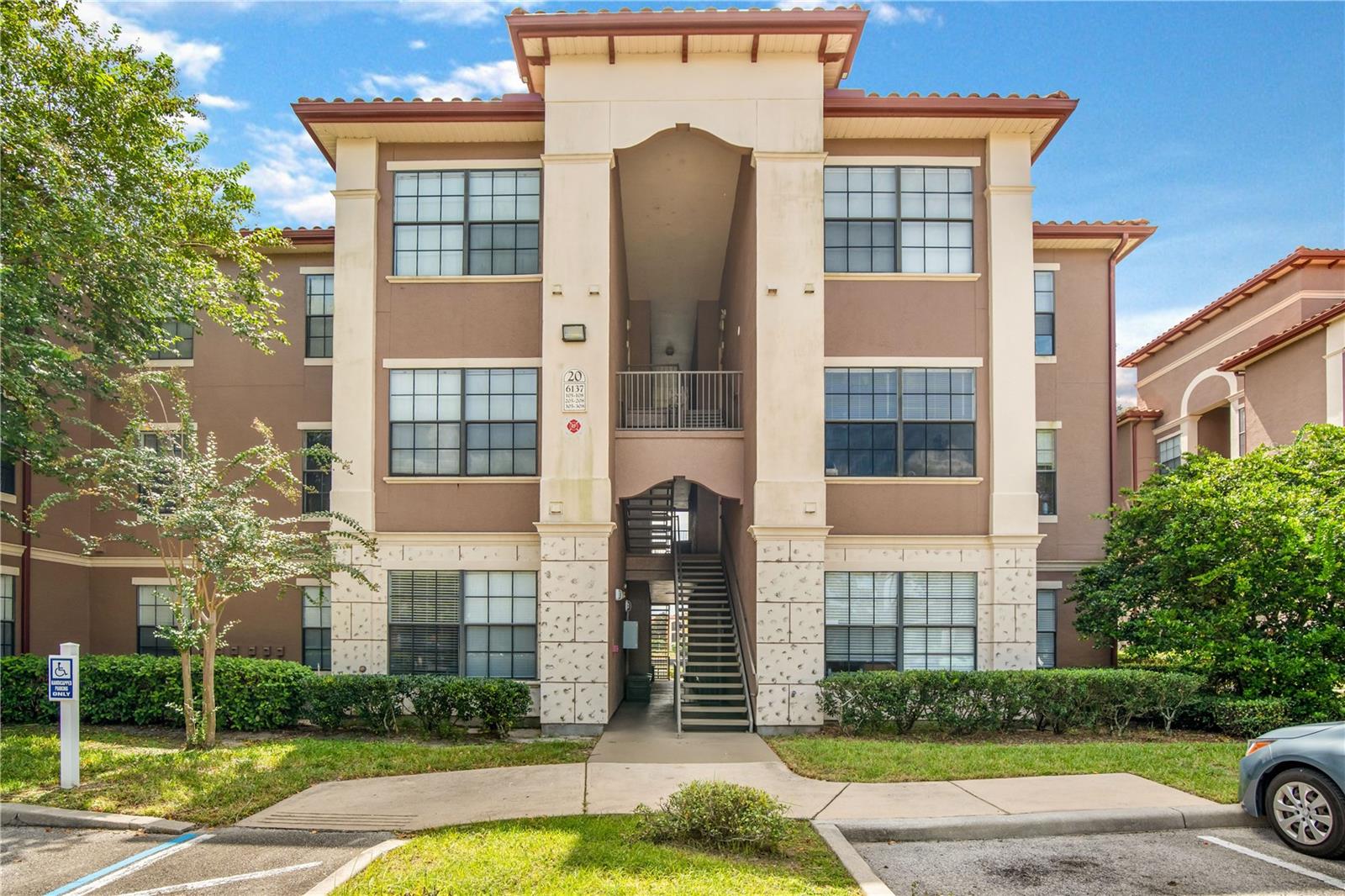 6137 METROWEST BLVD #106